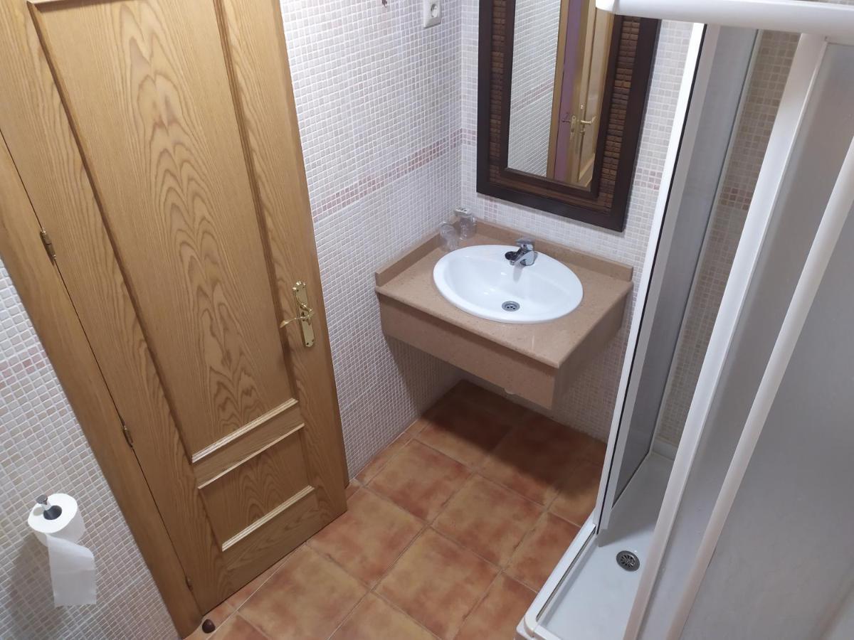Villarrubio Hostal Restaurante Bustos מראה חיצוני תמונה