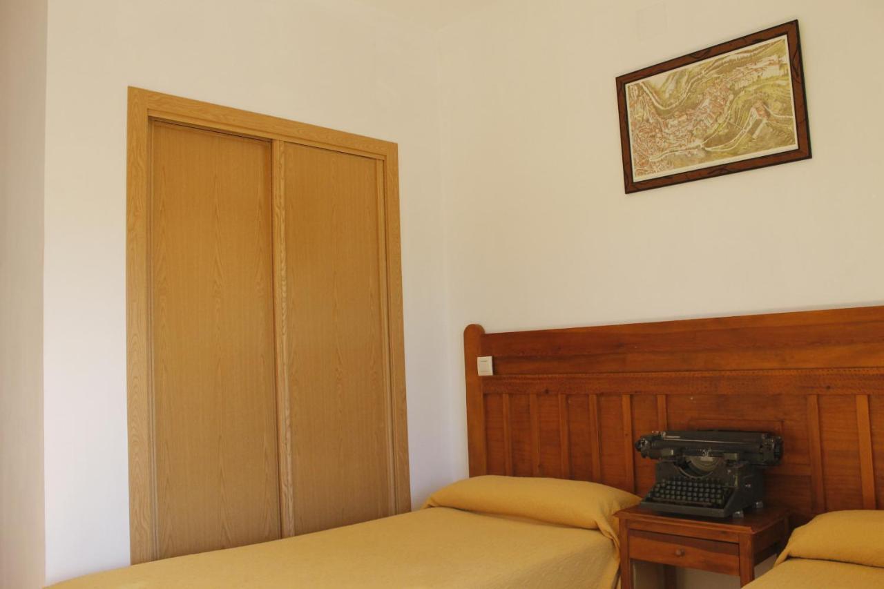 Villarrubio Hostal Restaurante Bustos מראה חיצוני תמונה