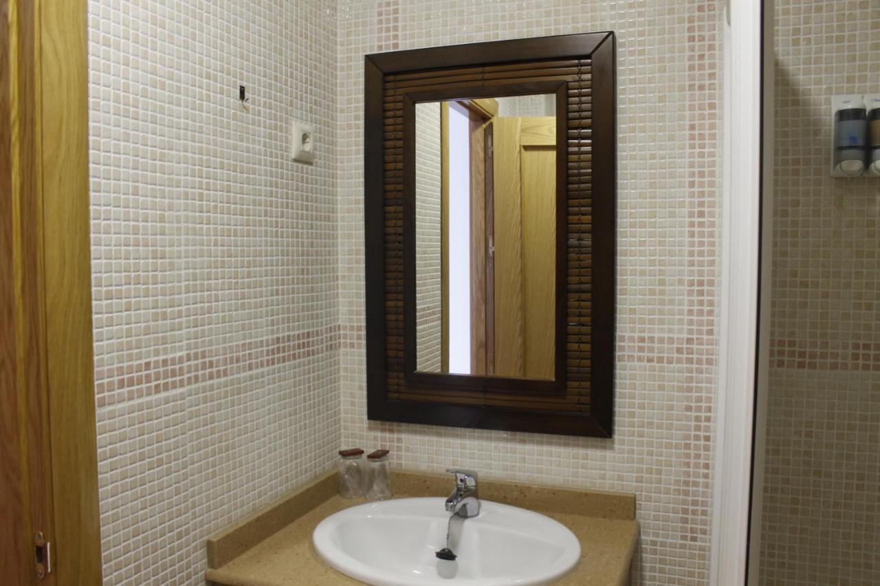 Villarrubio Hostal Restaurante Bustos מראה חיצוני תמונה