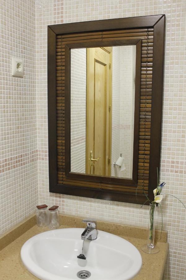 Villarrubio Hostal Restaurante Bustos מראה חיצוני תמונה