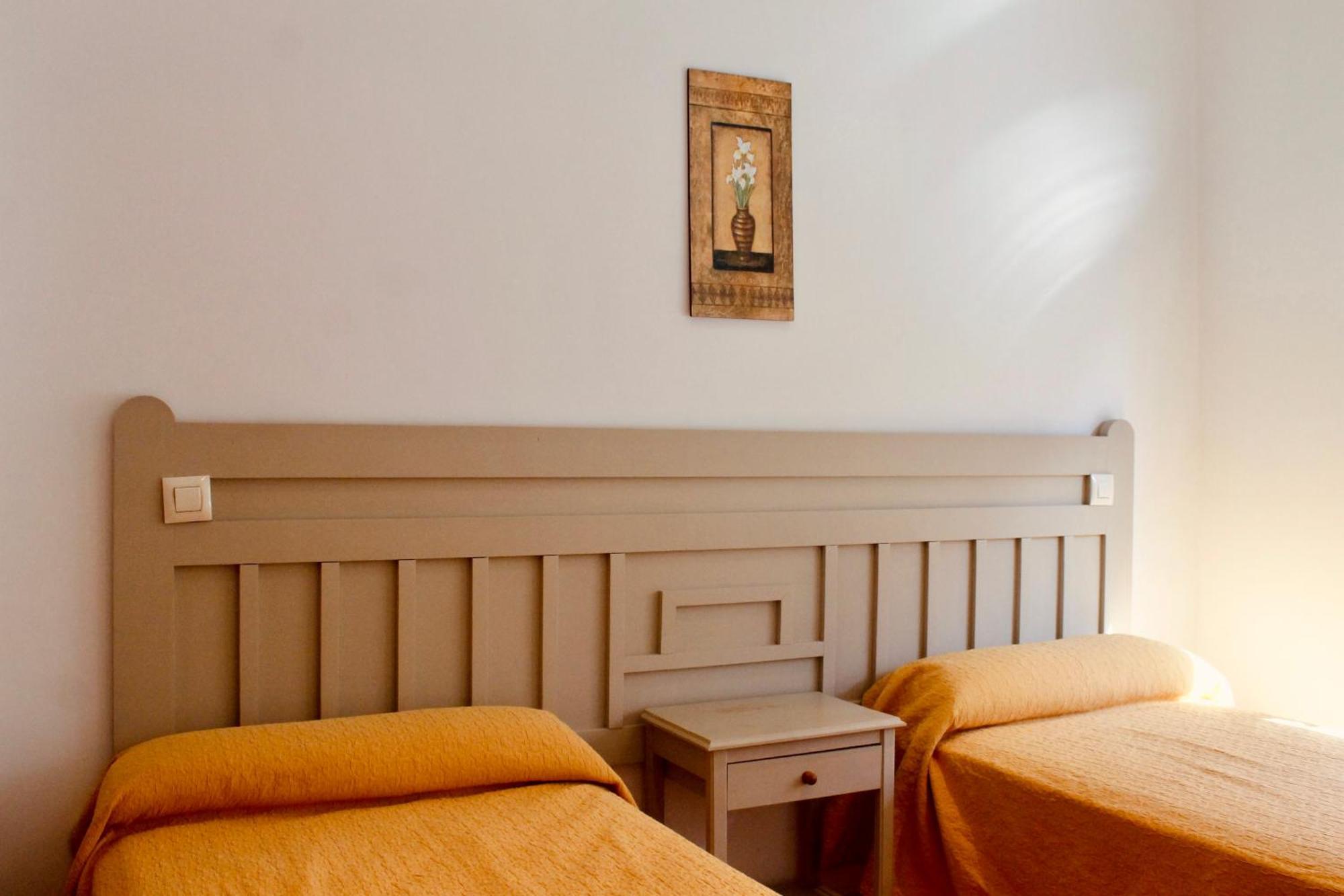 Villarrubio Hostal Restaurante Bustos מראה חיצוני תמונה