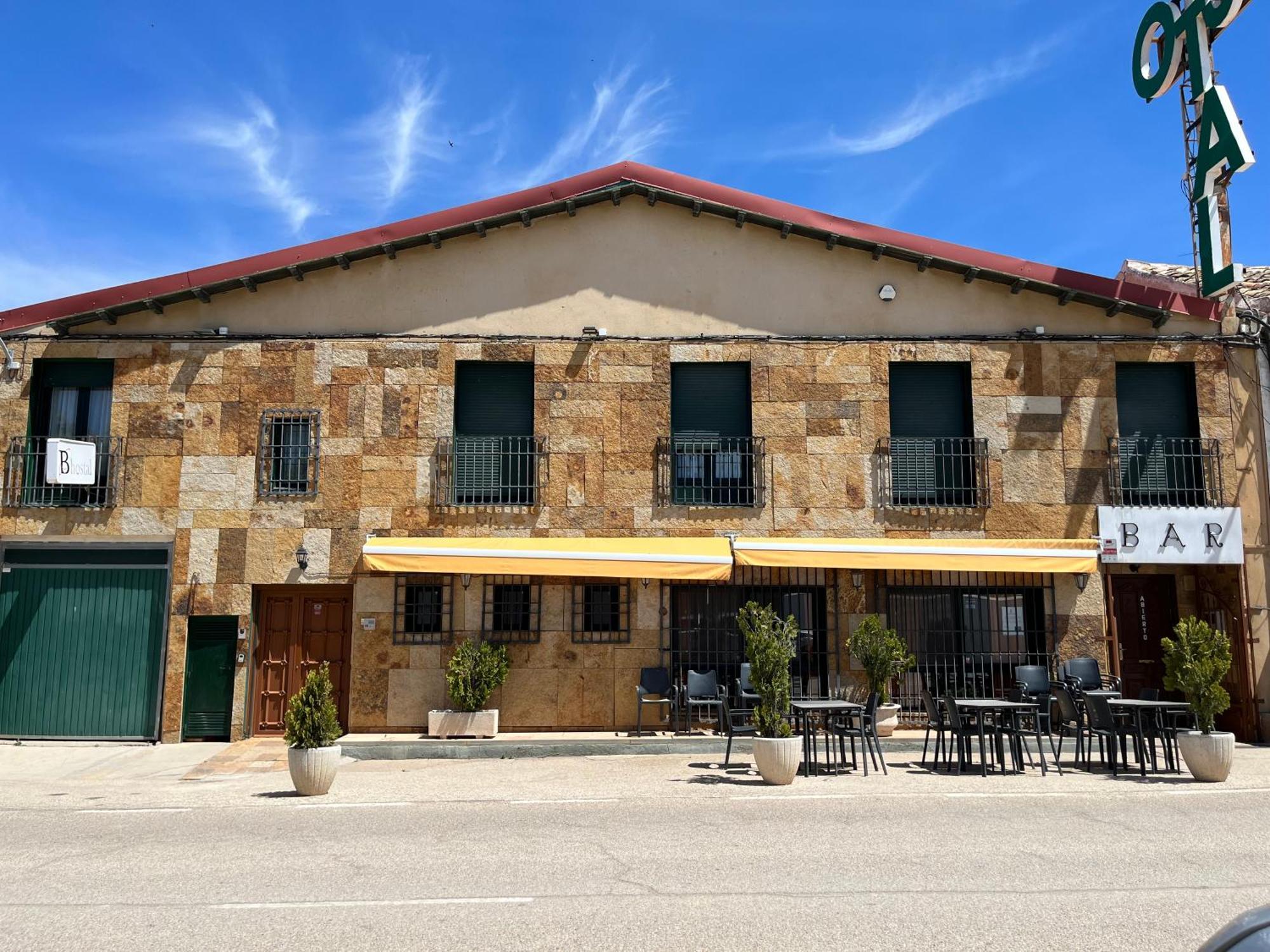 Villarrubio Hostal Restaurante Bustos מראה חיצוני תמונה