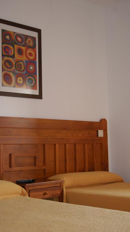 Villarrubio Hostal Restaurante Bustos מראה חיצוני תמונה