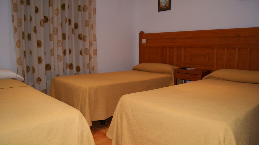 Villarrubio Hostal Restaurante Bustos מראה חיצוני תמונה