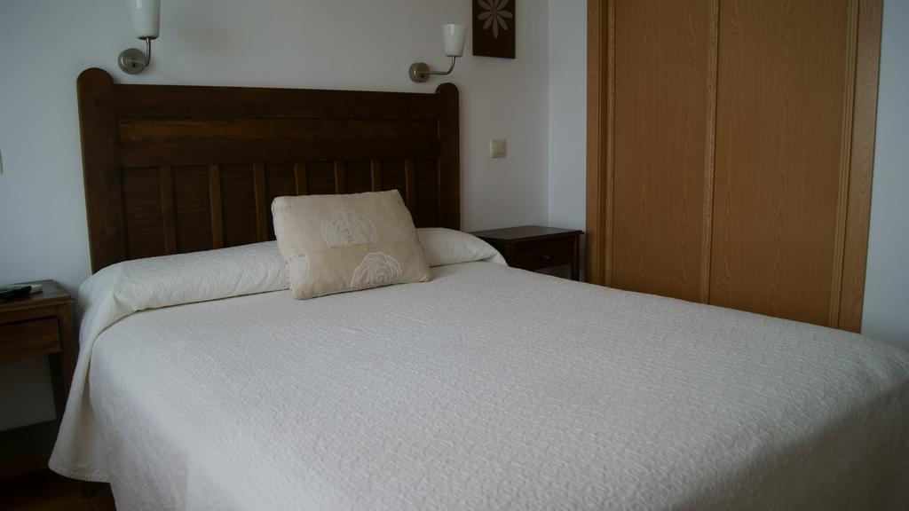Villarrubio Hostal Restaurante Bustos מראה חיצוני תמונה