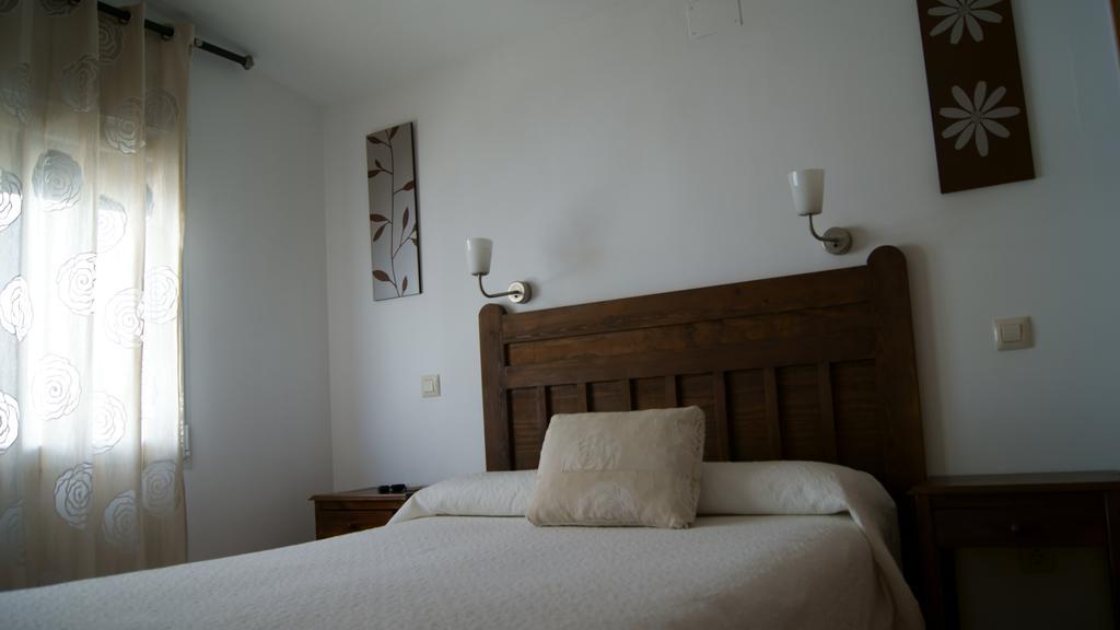 Villarrubio Hostal Restaurante Bustos מראה חיצוני תמונה