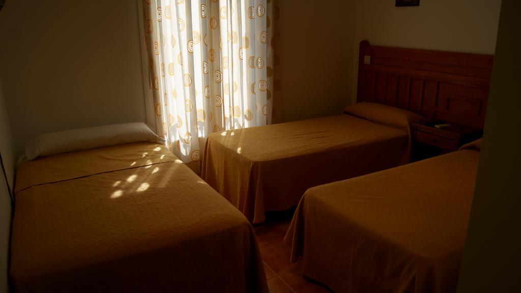 Villarrubio Hostal Restaurante Bustos מראה חיצוני תמונה