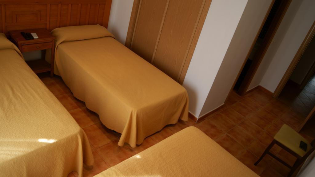 Villarrubio Hostal Restaurante Bustos מראה חיצוני תמונה